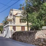 By The Sea Apartman